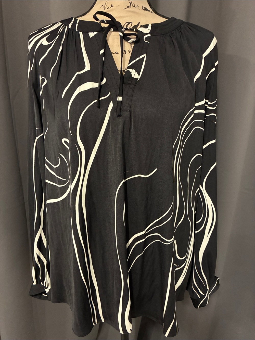 Nine West Black & White Abstract Tie-Neck Blouse